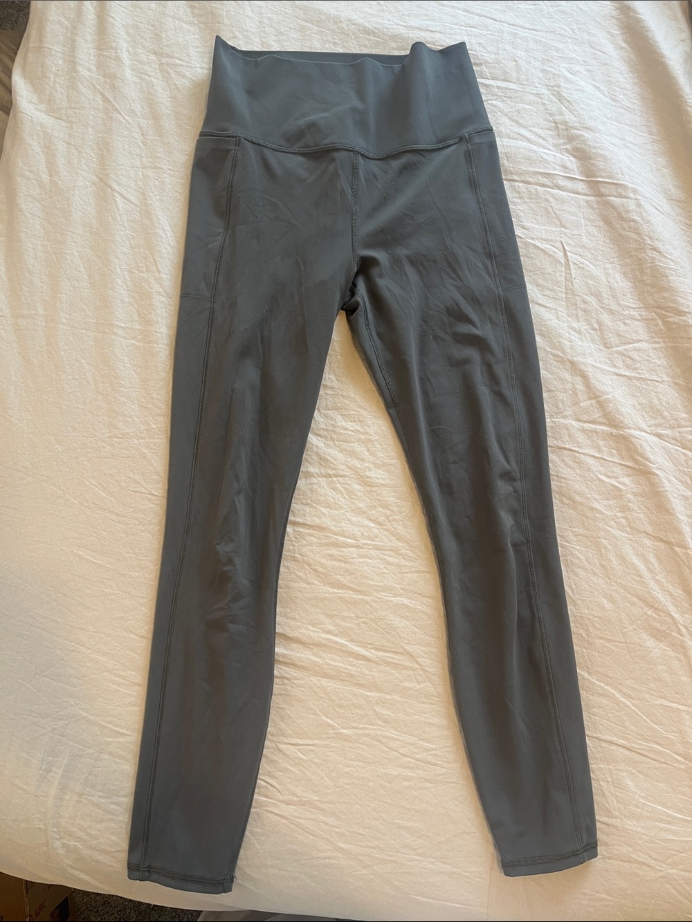 Vuori high-waisted Olive green leggings with pockets